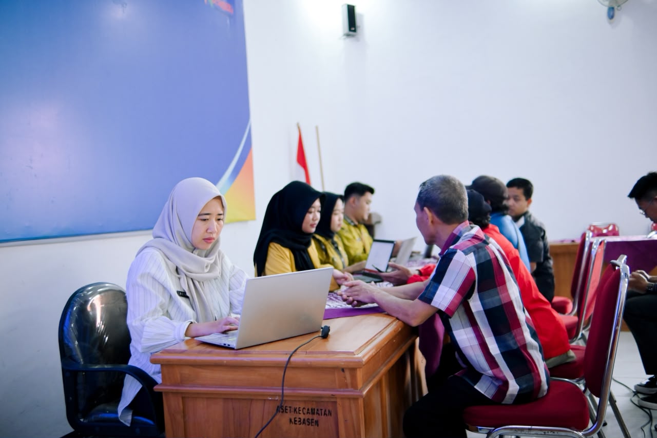 DPMPTSP Kabupaten Banyumas melaksanakan Inovasi PENJOL PEDAS di Kecamtan Kebasen