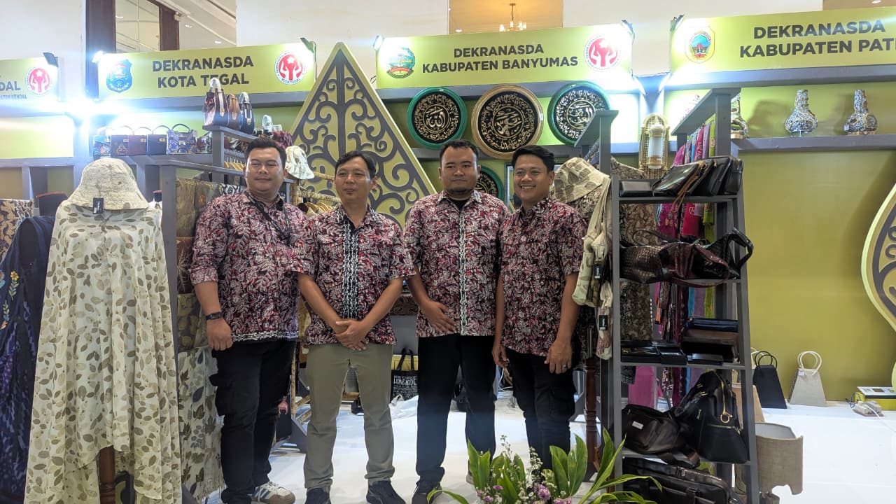 DPMPTSP Bertukar Tugas dengan Dinnakerin pada Kegiatan Inacraft 2026 di Jakarta