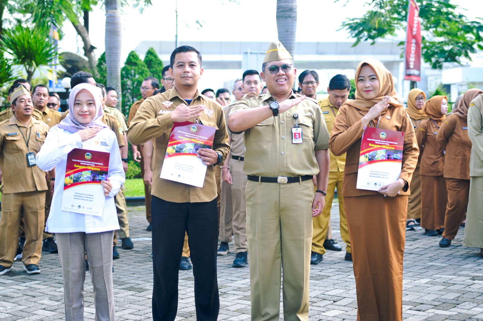 Apel bersama dalam rangka pemberian penghargaan karyawan terbaik MPP Banyumas bulan februari dan dilanjutkan halal bihalal